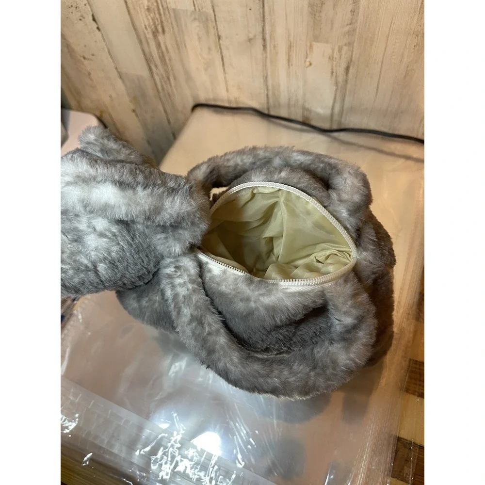 Plushies Gray And White Stuffed Cat Purse With Zipper Opening On Back Purrrrfect